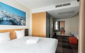 Easyhotel The Hague Scheveningen Beach 2*